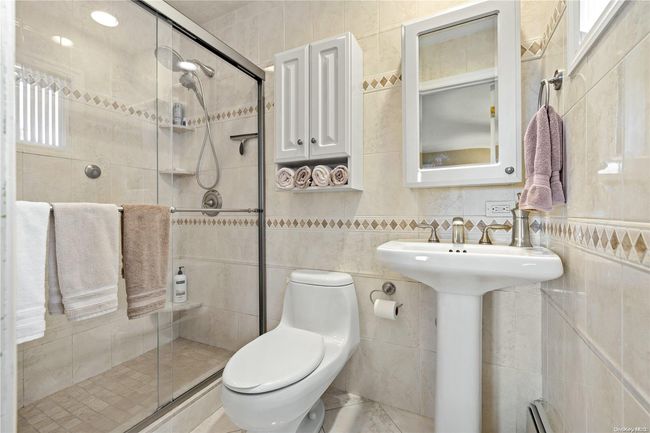 Primary Bathroom | Image 18