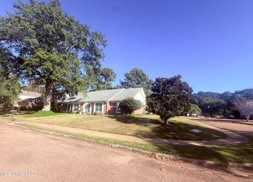 11 Moss Forest Cir, Jackson, MS, 39211-2906 | Card Image