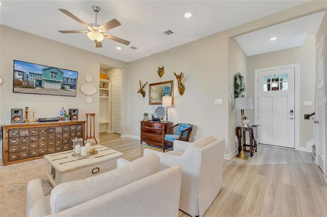 Living Area | Image 7