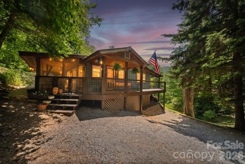 4606 Hemphill Rd, Waynesville, NC, 28785-7668 | Card Image
