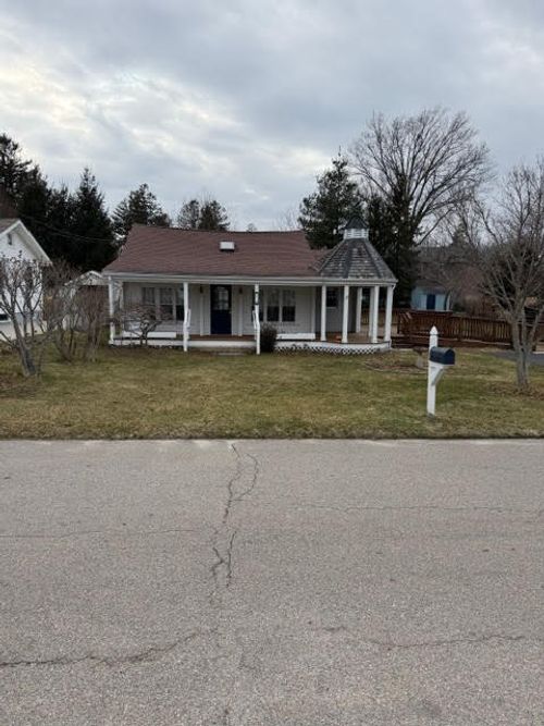 45 Sawyer Ave, East Greenwich, RI, 02818-4833 | Card Image