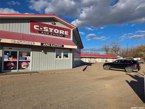911 18 Highway, Carnduff, SK, S0C0S0 | Card Image