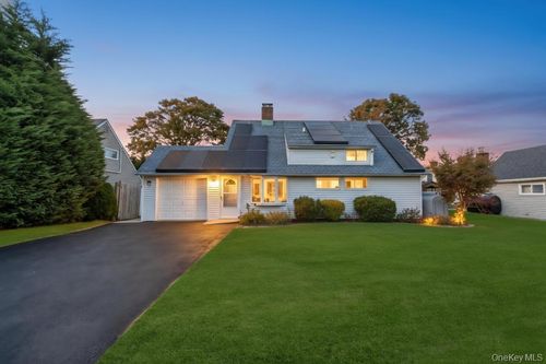 9 Redwood Ln, Levittown, NY, 11756-5411 | Card Image