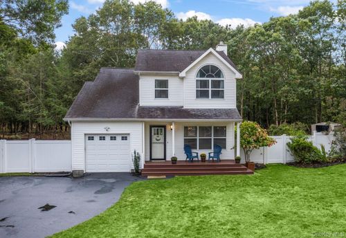 10 Patrick Ln, Ridge, NY, 11961-3400 | Card Image