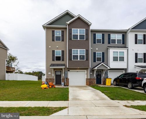 43 Olga Dr, MARTINSBURG, WV, 25403-1797 | Card Image