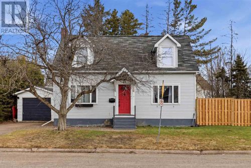 32 Salisbury Ave, Sault Ste. Marie, ON, P6B1L7 | Card Image