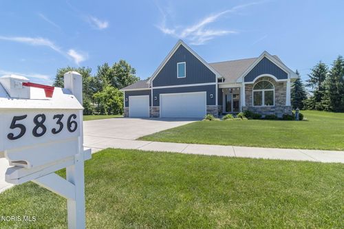 5836 Walnut Springs Boulevard, Sylvania, OH, 43560 | Card Image
