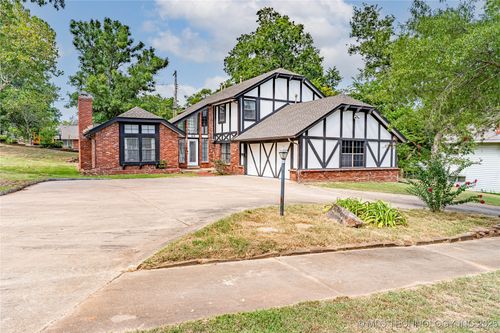 619 6th Ave, Bristow, OK, 74010-2714 | Card Image