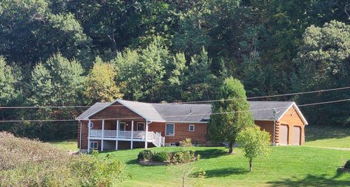 1411 Great River Rd, Lansing, IA, 52151-7519 | Card Image