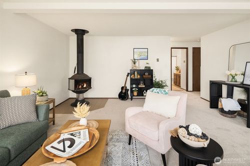 apt-104-1612 33rd St, Everett, WA, 98201-4328 | Card Image