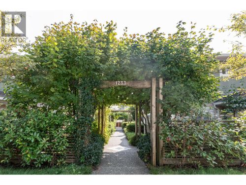 2-1233 W 16th St, North Vancouver, BC, V7P1R5 | Card Image