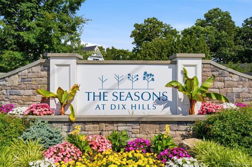 28 Seasons Way, Dix Hills, NY, 11746-6236 | Card Image