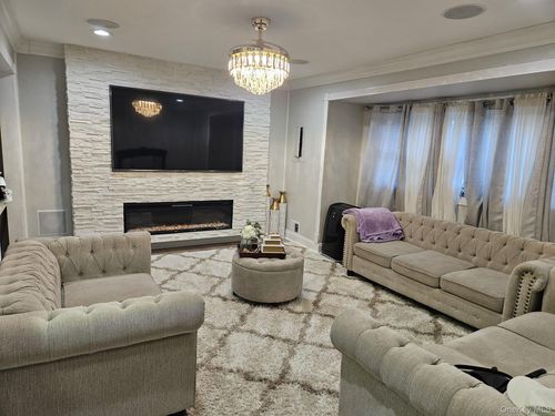 127 Berkeley Ave, Selden, NY, 11784-1903 | Card Image