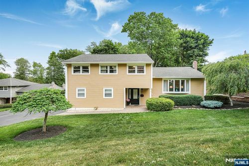 7 Kossuth Pl, Wayne, NJ, 07470-3507 | Card Image