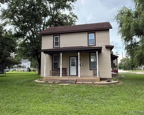 808 W Madison Ave, Altamont, IL, 62411-1320 | Card Image
