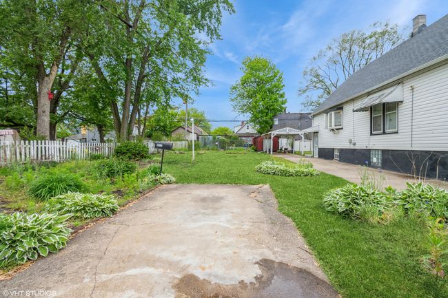 Double Lot w Driveway | Image 12