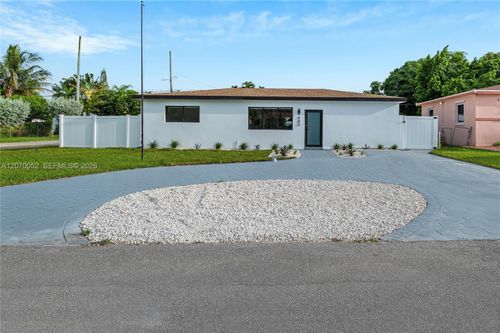 480 Ne 109th St, Miami, FL, 33161-7145 | Card Image