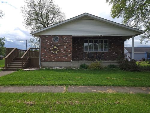 560 W 4th St, Beckemeyer, IL, 62219-1066 | Card Image