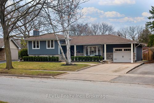 3394 Guildwood Dr, Burlington, ON, L7N1L7 | Card Image