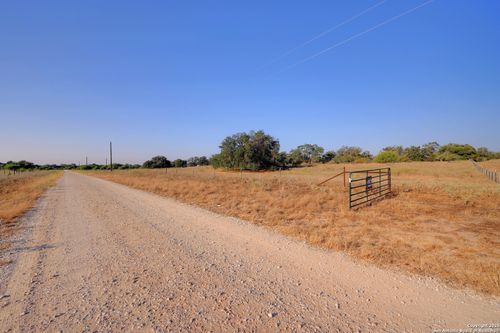 353 Pr Dax Ln, Pleasanton, TX, 78064-2368 | Card Image