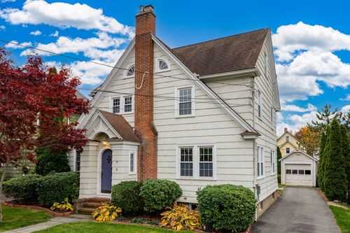 9 Avalon Pl, Wethersfield, CT, 06109-1202 | Card Image