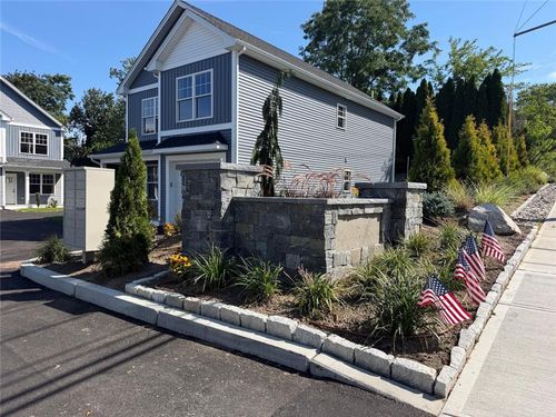 1 Teresa Ann Xing, West Warwick, RI, 02893-3298 | Card Image