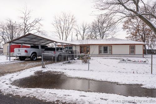 31580 684 Dr, Wagoner, OK, 74467-6690 | Card Image