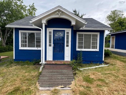 42 Highland Dr, New Glasgow, NS, B2H4C5 | Card Image