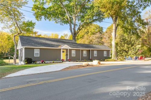 700 Magnolia St, Winston-Salem, NC, 27103-3515 | Card Image