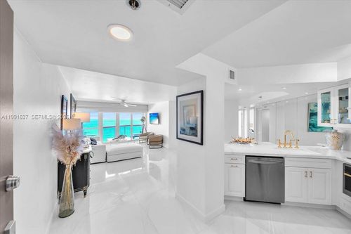 apt-1110-6767 Collins Ave, Miami Beach, FL, 33141-3266 | Card Image
