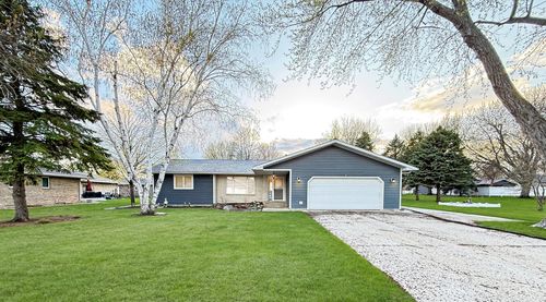 111 Buckeye Dr, Montevideo, MN, 56265-2083 | Card Image