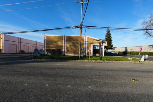 1237 E Beamer St, Woodland, CA, 95776-6000 | Card Image