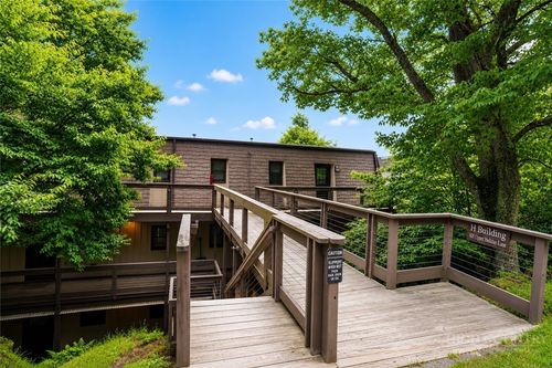 h-232-101 Upper Holiday Ln, Beech Mountain, NC, 28604-8286 | Card Image