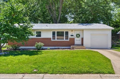 139 Woodlawn Dr, Saint Charles, MO, 63301-2378 | Card Image