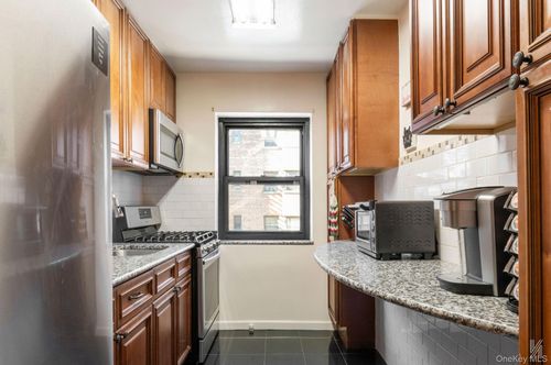 apt-3d-34-10 94th St, Jackson Heights, NY, 11372-3809 | Card Image