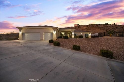 7590 Arrowhead Lake Rd, Hesperia, CA, 92345 | Card Image