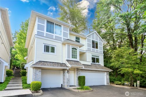 2-6707 Se Cougar Mountain Way, Bellevue, WA, 98006-5618 | Card Image