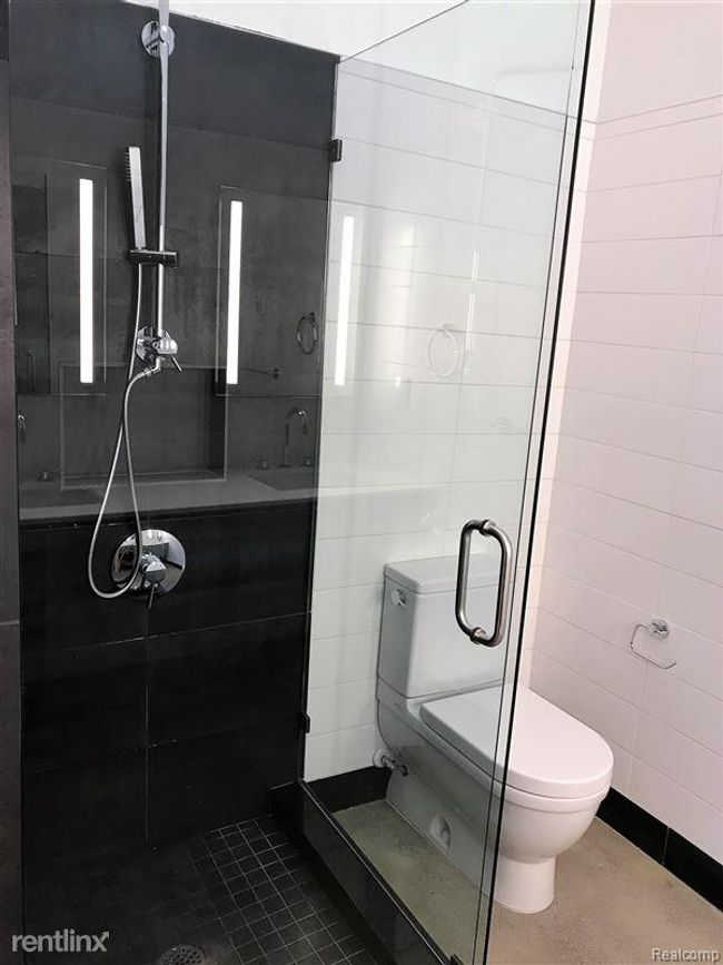 Master bath shower.jpg | Image 22