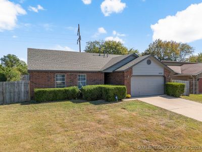 14327 S Poplar Place, House other with 3 bedrooms, 2 bathrooms and null parking in Glenpool OK | Image 2