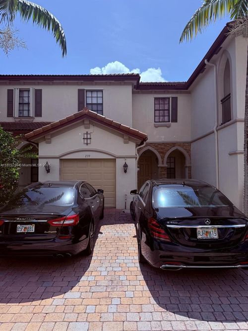 239 Se 37th Pl, Homestead, FL, 33033-6201 | Card Image