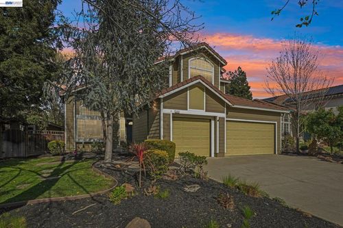 1042 Dana Cir, Livermore, CA, 94550-3783 | Card Image