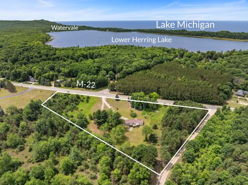 4247 S Scenic Hwy, Frankfort, MI, 49635-9612 | Card Image