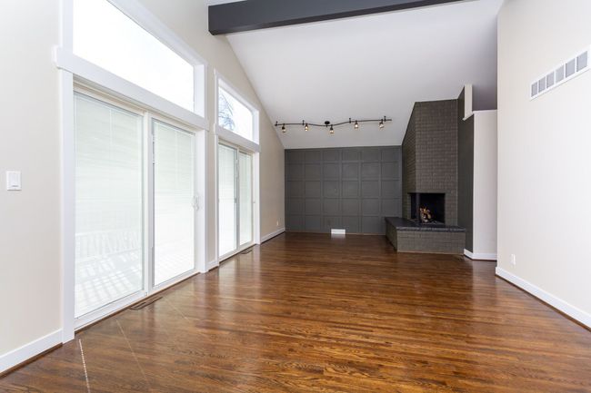 Gleaming floors | Image 17