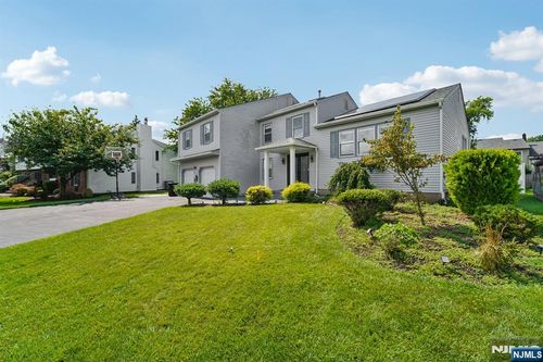 12 Manning Rd, Paramus, NJ, 07652-1800 | Card Image