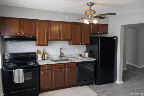 apt-15-629 W Maple Rd, Clawson, MI, 48017-1193 | Card Image