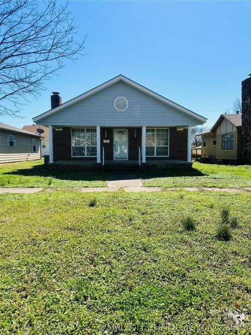 803 W Moore St, Henryetta, OK, 74437-5057 | Card Image