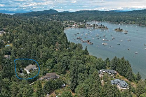 118 Douglas Rd, Salt Spring Island, BC, V8K2J2 | Card Image