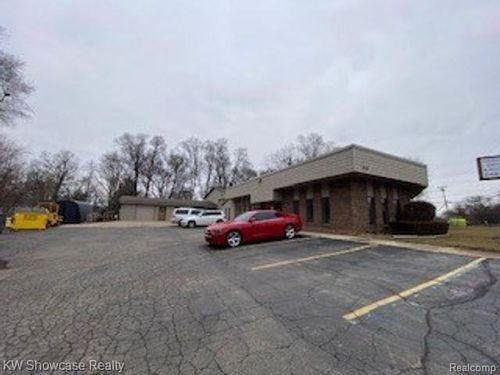9440 Elizabeth Lake Rd, White Lake, MI, 48386-2450 | Card Image