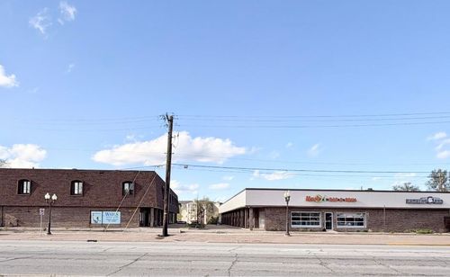 435 Ridge Road, Munster, IN, 46321 | Card Image