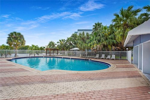 apt-e207-9365 Fontainebleau Blvd, Miami, FL, 33172-5645 | Card Image